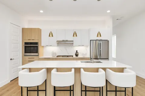 9135 La Pau Lane