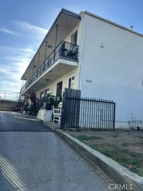 1110 S Kenmore