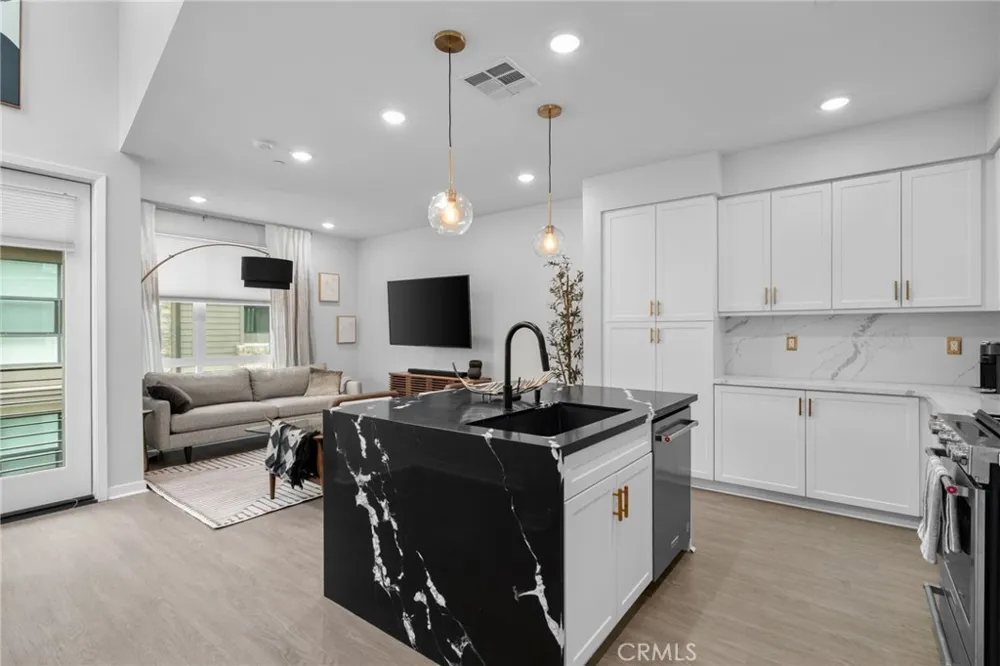 11044 Luminate Rancho Cucamonga, CA 91730