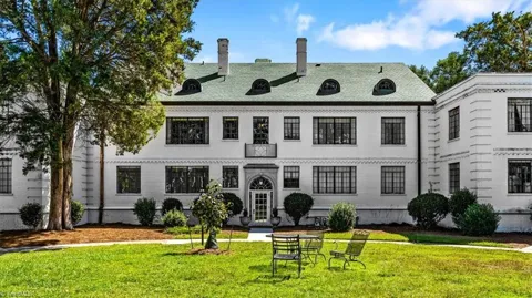 1700 Elm Street #I1