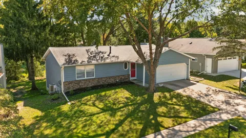 422 Chalet Drive NW