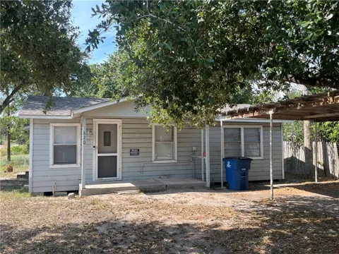 620 S Atascosa Street