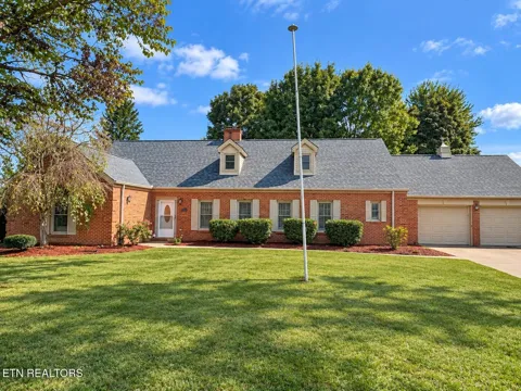 1210 Briar Lea