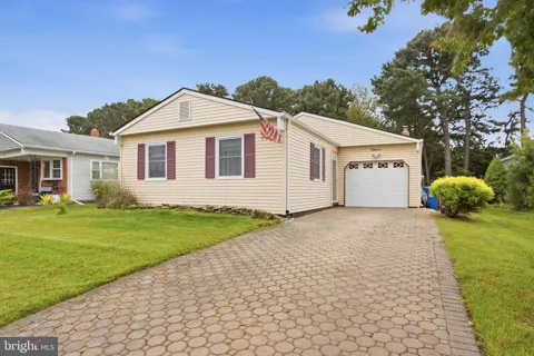 11 WOODSTOCK DRIVE