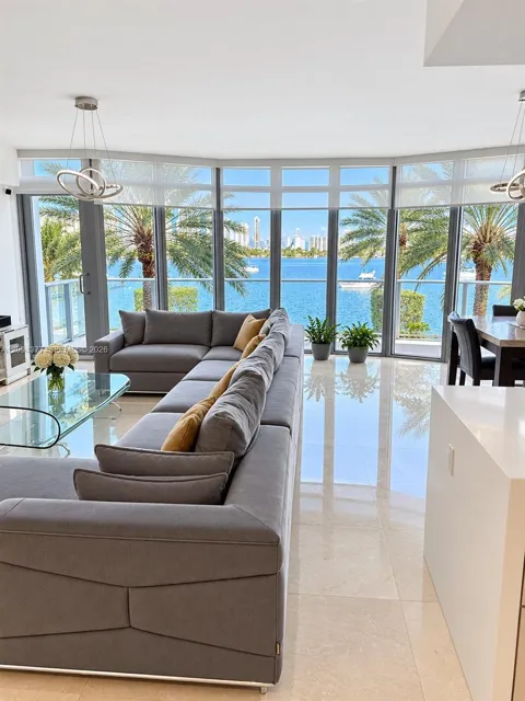 17301 Biscayne Blvd #211
