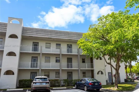 8450 Sunrise Lakes Blvd #306