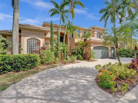 19462 SATURNIA LAKES DRIVE