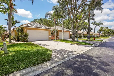 5215 Grande Palm Circle