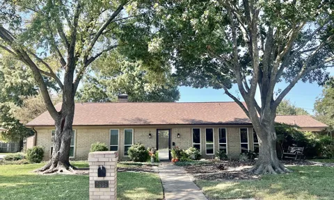 2626 Shoreline Drive