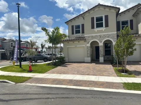 5504 NW 27TH PLACE