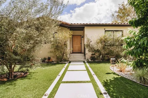 642 Cahuenga