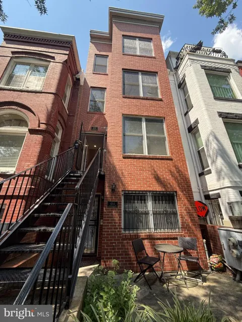 49 QUINCY PLACE NW