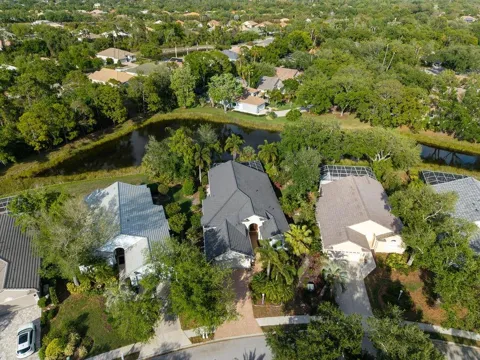 7117 VICTORIA CIRCLE