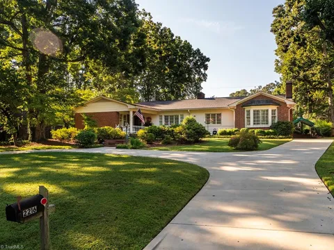 2216 Canterbury Drive