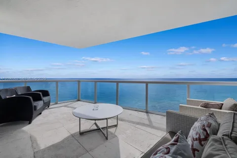 3801 Collins Ave #2006