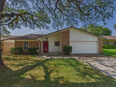 1112 Fox River Lane