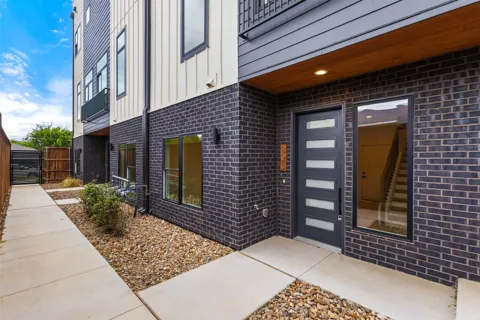 2203 Hondo Avenue #305