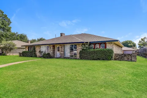 1021 Shadywood Lane