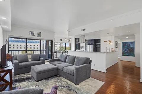 3030 Mckinney Avenue #404