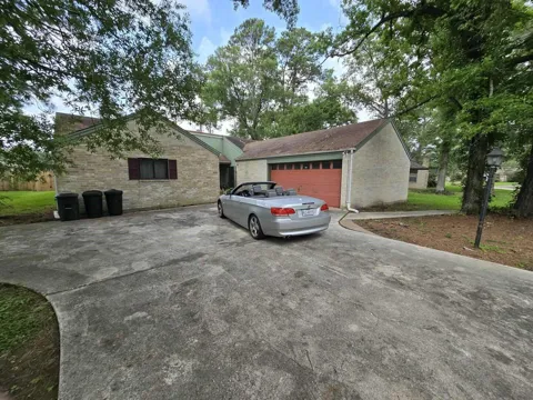 711 Hyannis Port Street