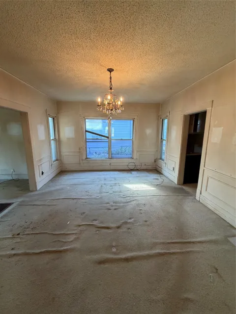619 W Owing Street
