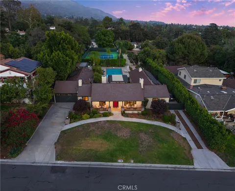 302 Highland Place