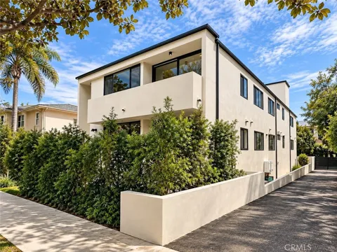 1540 S Beverly Drive #7