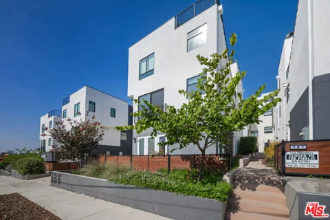 345 La Fayette Park Place