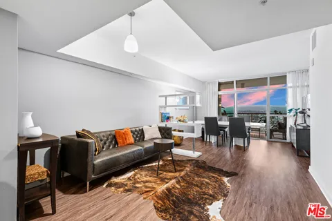 13700 Marina Pointe Drive #1520