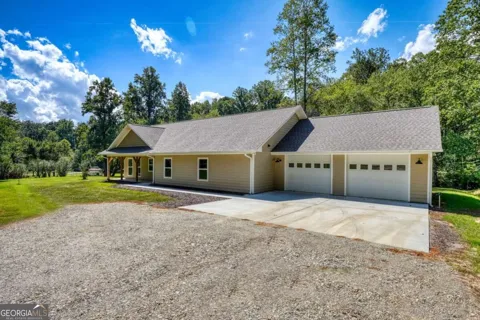 590 Pinebrook DR