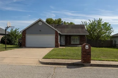 616 W Dogwood Street