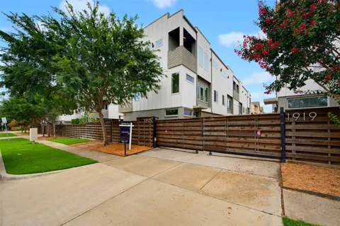 1915 Summit Avenue #1
