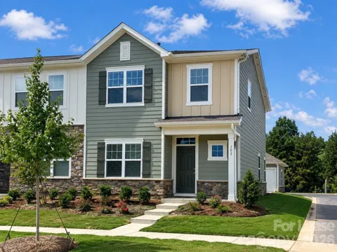 302 Sagecroft Lane