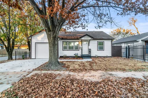 2503 E 8th Street