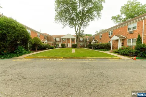 131 Fort Lee Road 131B