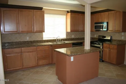 2512 Montrose Avenue #9