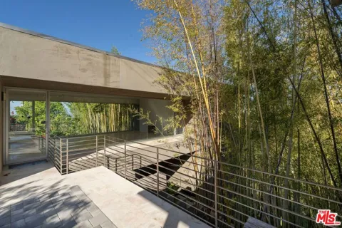 3944 Cody Road