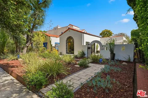 860 S Mullen Avenue