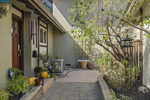 2001 Countrywood Ct