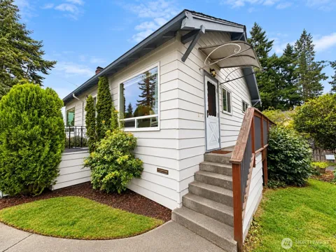 5753 40th Avenue NE