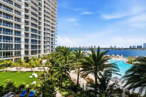 220 Lake Shore Drive #804
