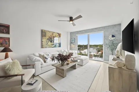 236 SE 5th Avenue #306