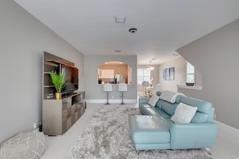 71 NW 4th Avenue
