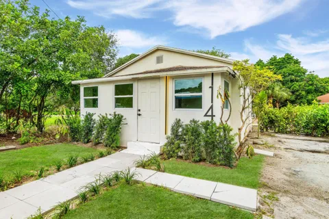 114 NW 10TH AVENUE