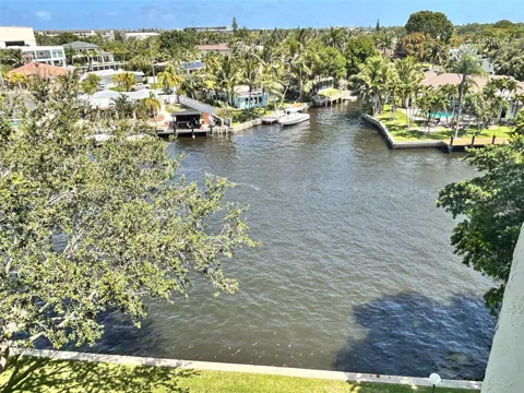 14 ROYAL PALM WAY #605