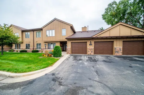 1808 Lakeview Court SW #204
