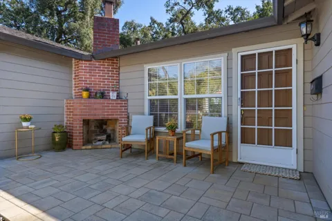 324 Lomitas Lane