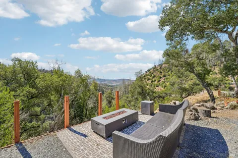 1225 Los Alamos Road