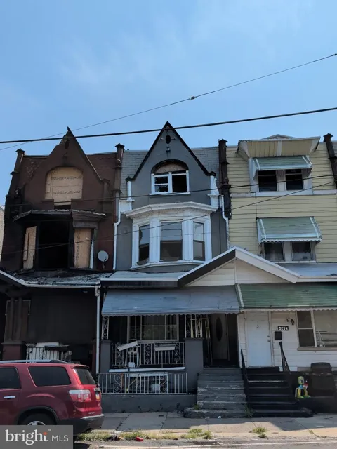 3261 RIDGE AVENUE
