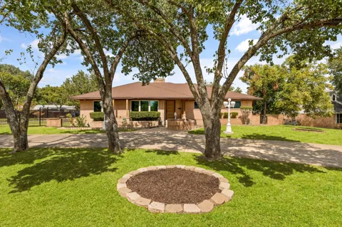 1433 W Red Bird Lane